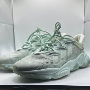 Used: adidas Ozweego 'Dash Green' women’s size: 6 1/2